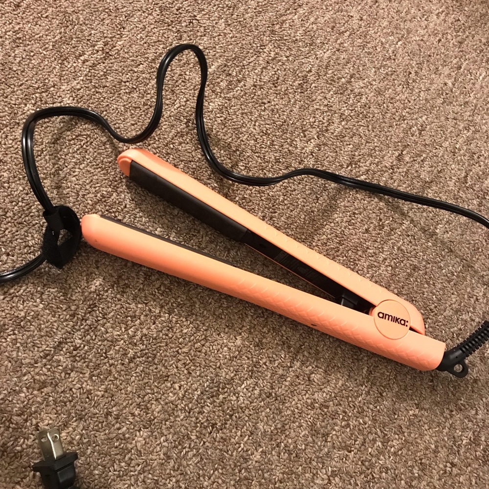 Amika Ceramic Flat Iron NEW